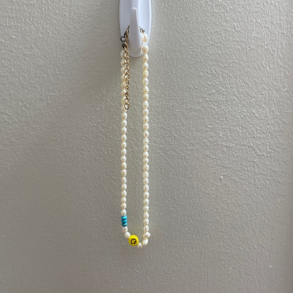 Smiley face pearl neckalce